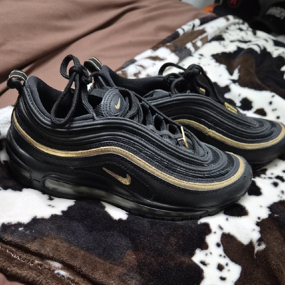 Nike Men's Black and Gold Air Max Sneakers